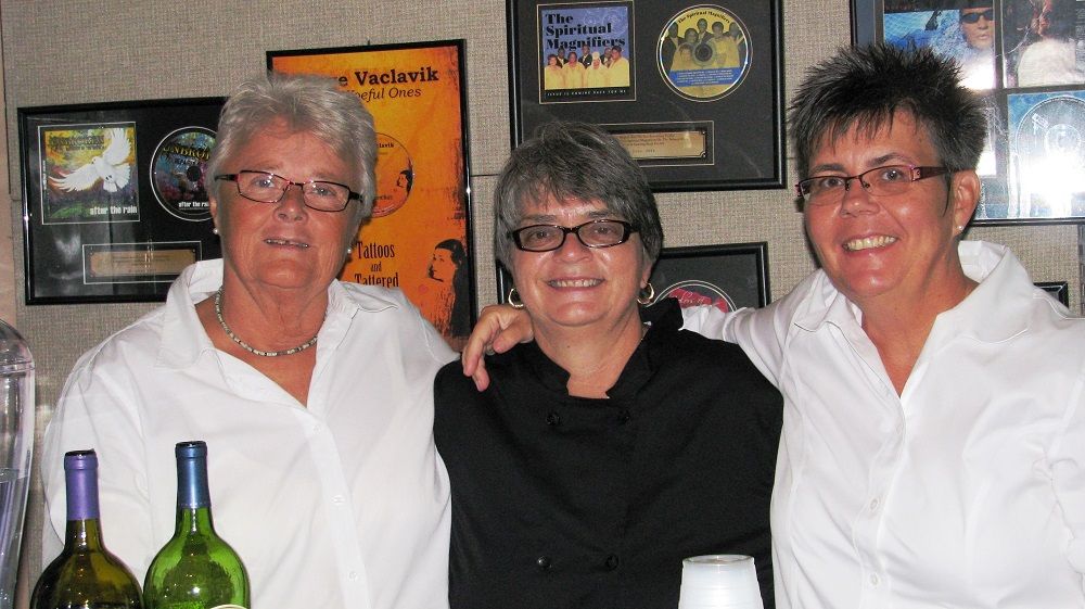 Jody-and-Sharon jeannette goldman at a wedding